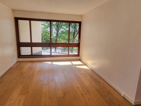 Bel appartement de 3 pièces avec parking et piscine à Le Chesnay 
