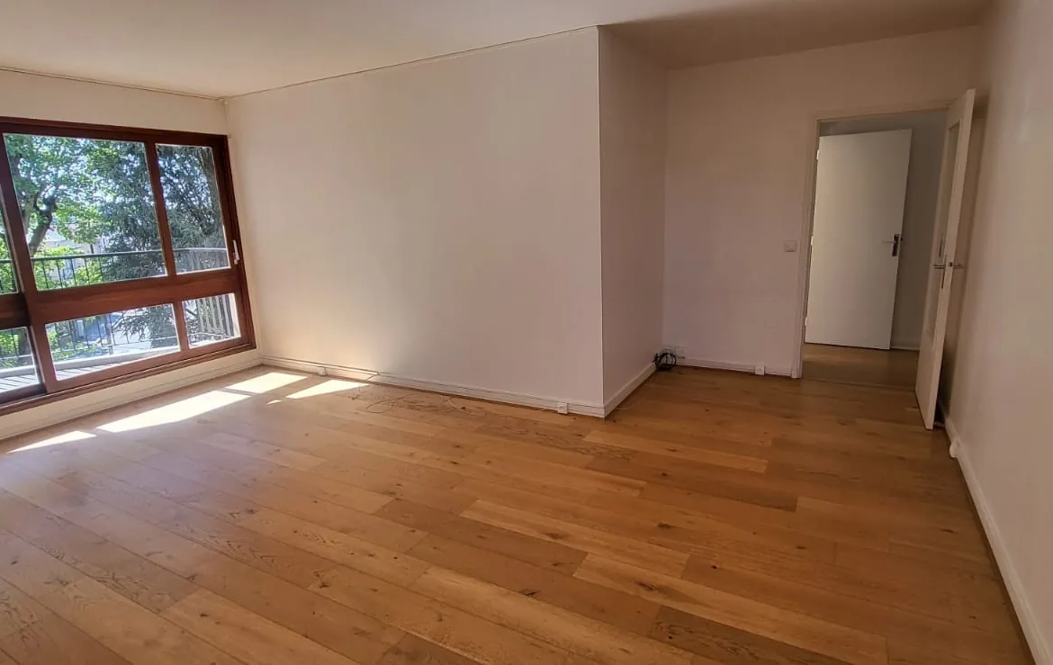 Appartement lumineux de 2/3 pièces à Le Chesnay avec parking et cave 