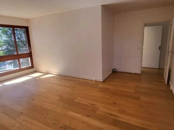 Appartement lumineux de 2/3 pièces à Le Chesnay avec parking et cave