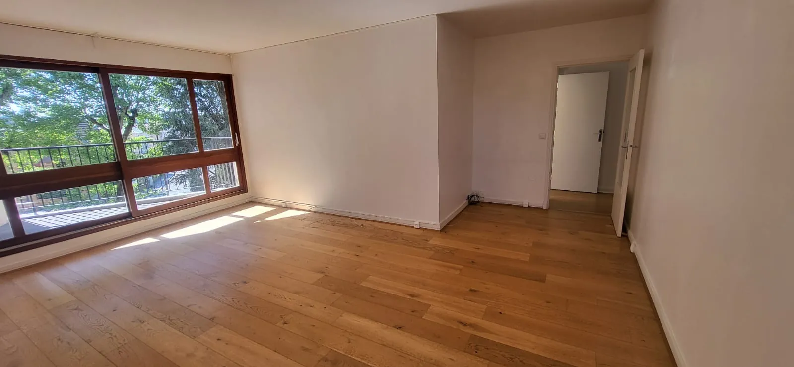 Appartement lumineux de 2/3 pièces à Le Chesnay avec parking et cave 
