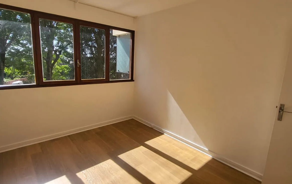 Appartement lumineux de 2/3 pièces à Le Chesnay avec parking et cave 