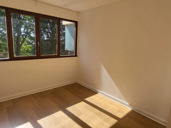 Bel appartement de 3 pièces avec parking et piscine à Le Chesnay 