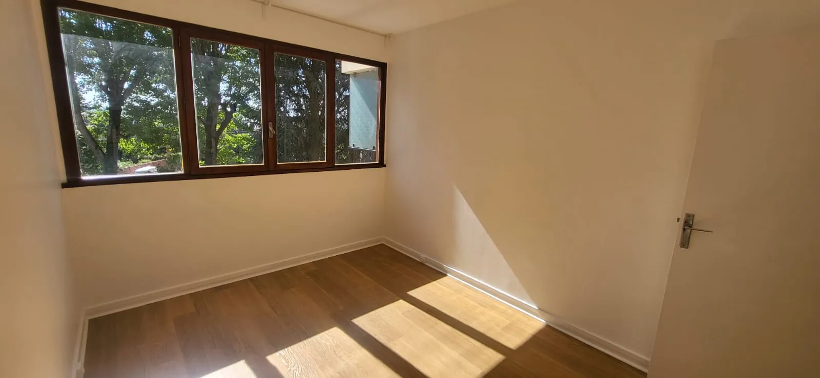 Appartement lumineux de 2/3 pièces à Le Chesnay avec parking et cave 