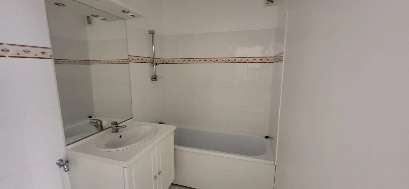 Appartement lumineux de 2/3 pièces à Le Chesnay avec parking et cave 
