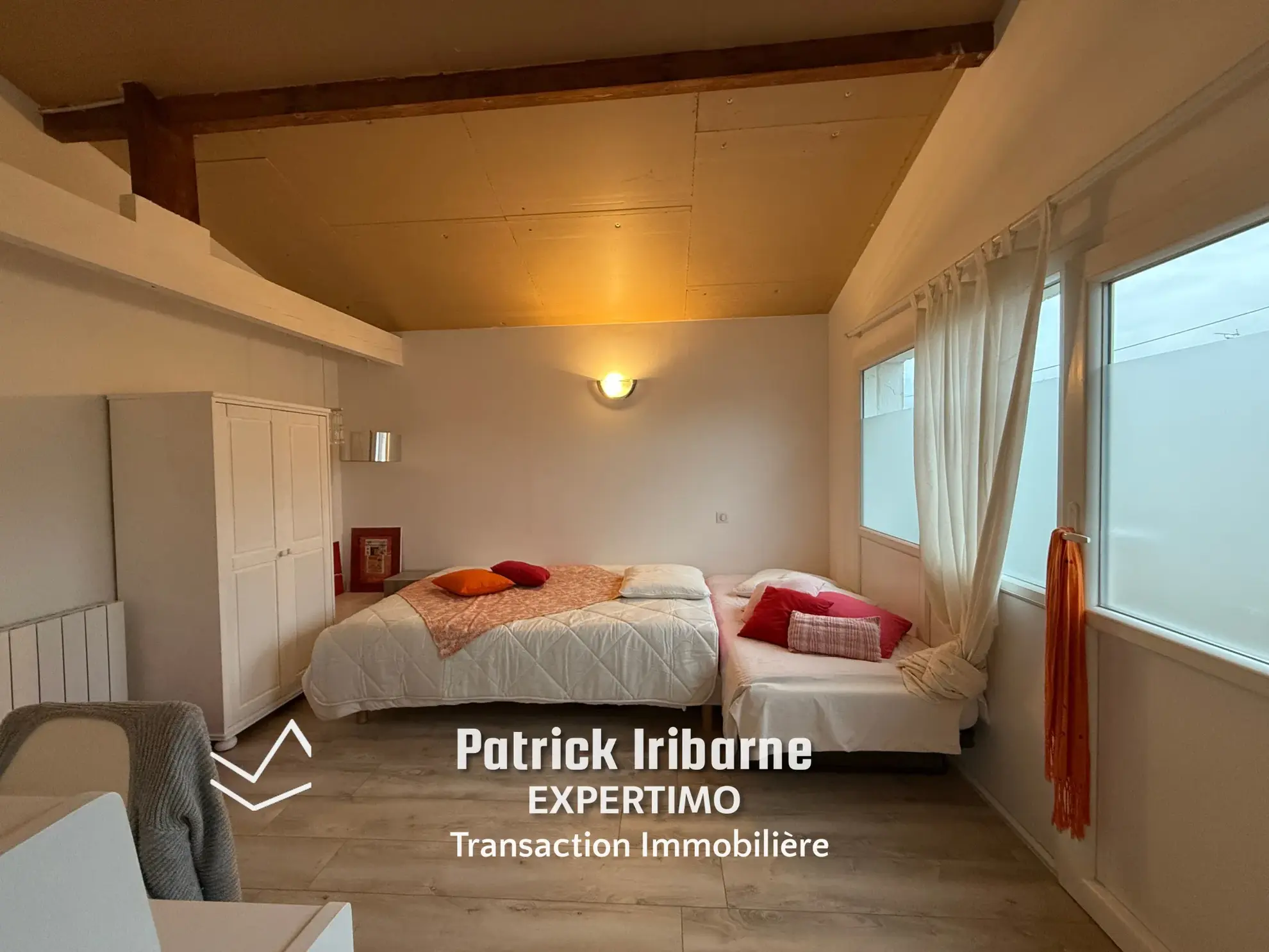 Maison ancienne rénovée à Saintes avec studio indépendant et jardin de 500 m² 