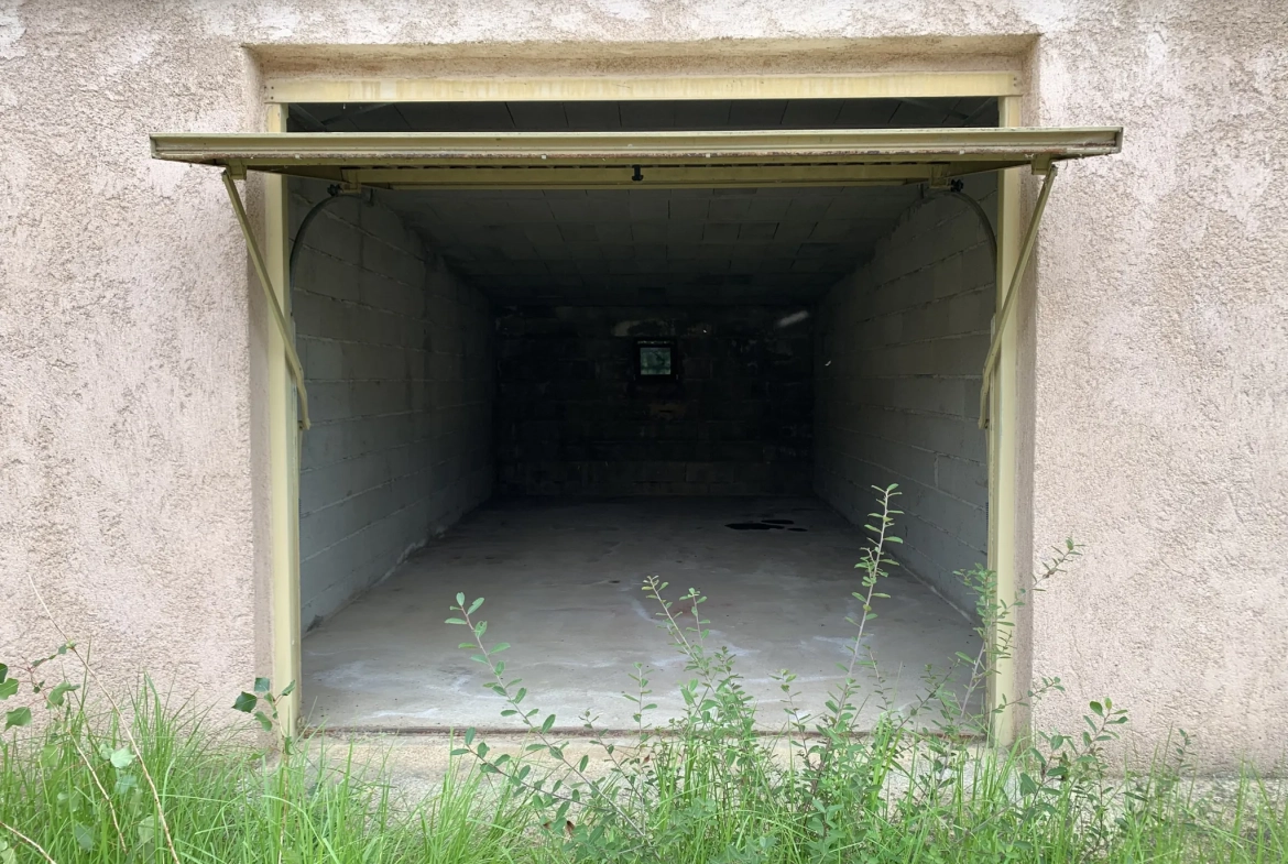 Garage fermé à Vardiola, Sainte Lucie de Porto-Vecchio – Opportunité rare 