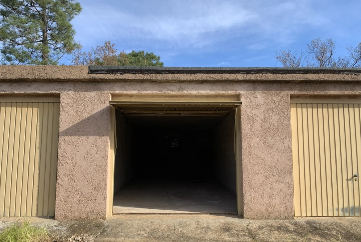 Garage fermé à Vardiola, Sainte Lucie de Porto-Vecchio – Opportunité rare 
