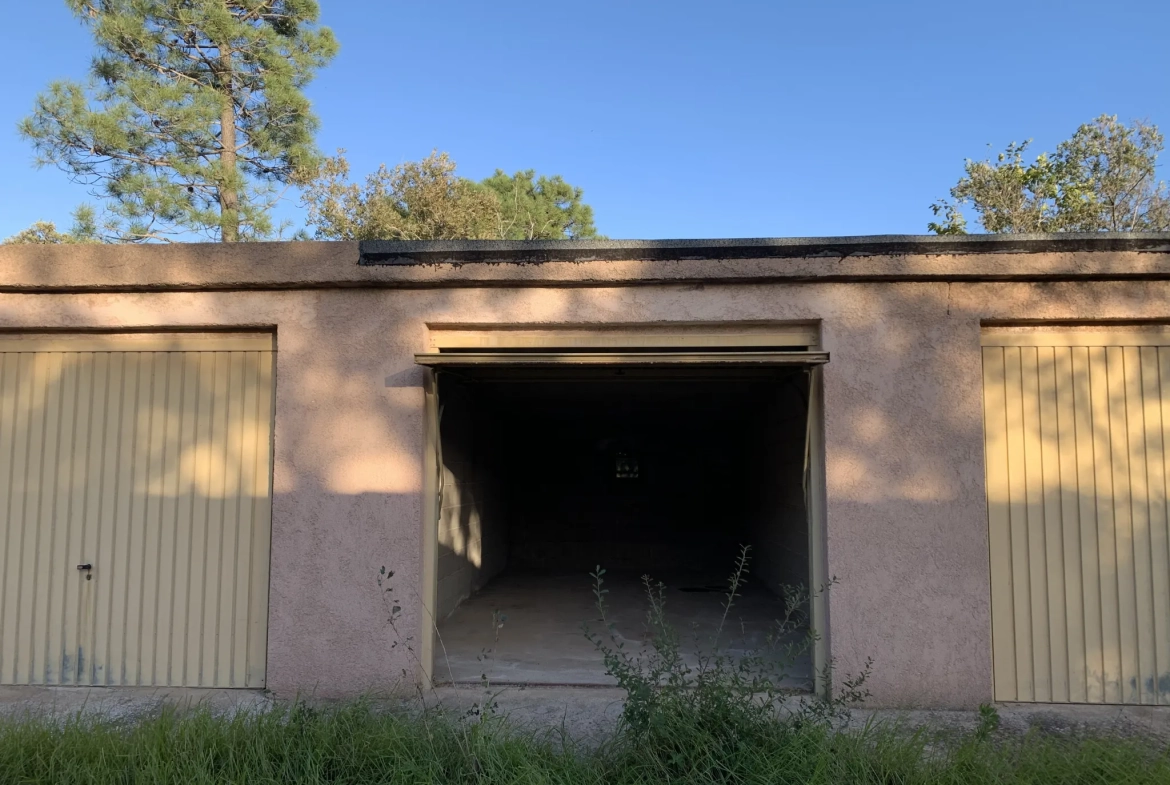 Garage fermé à Vardiola, Sainte Lucie de Porto-Vecchio – Opportunité rare 