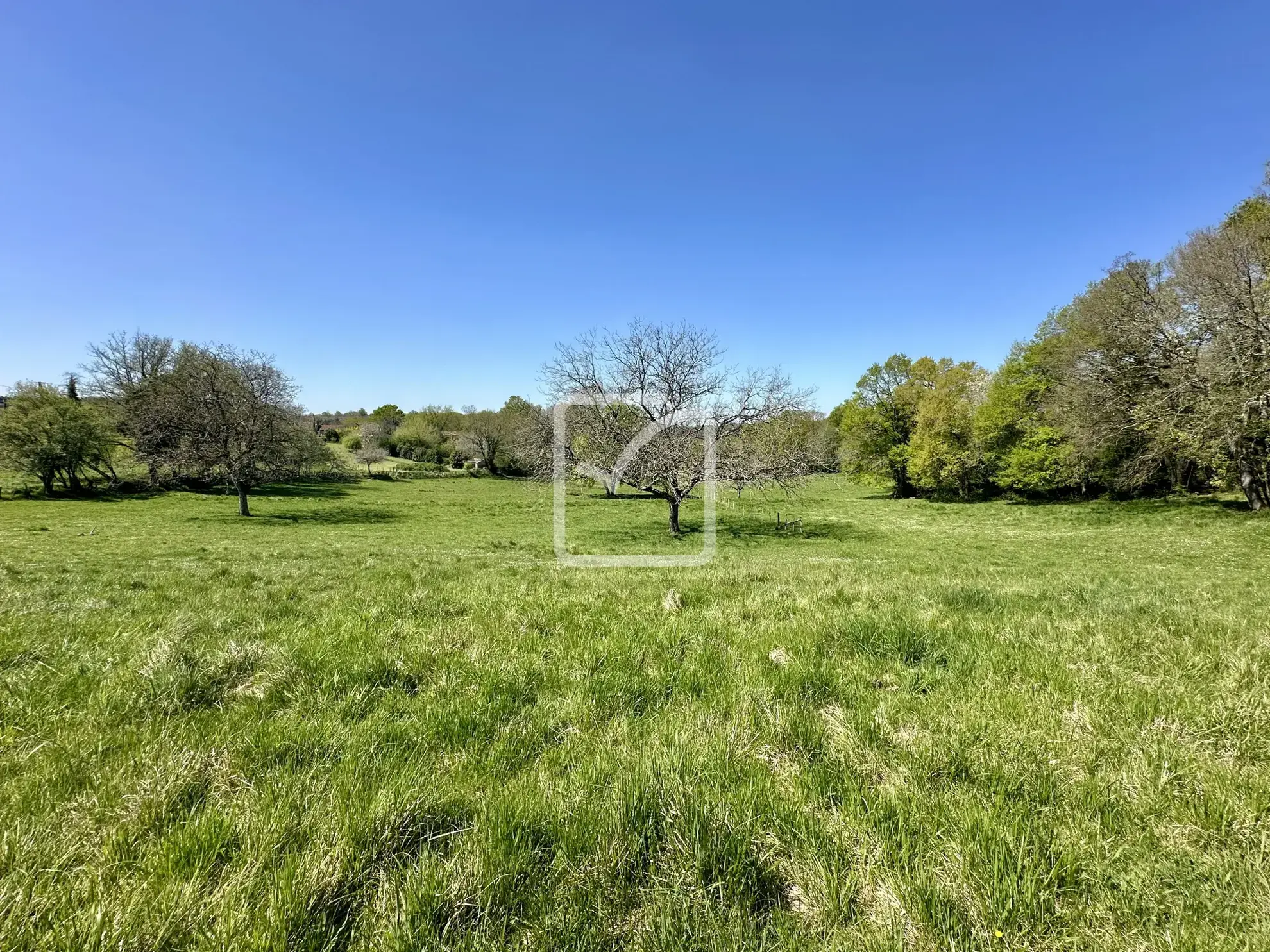 Superbe propriété agricole de 10 hectares avec lac et terre constructible à Sarlat-la-Canéda 
