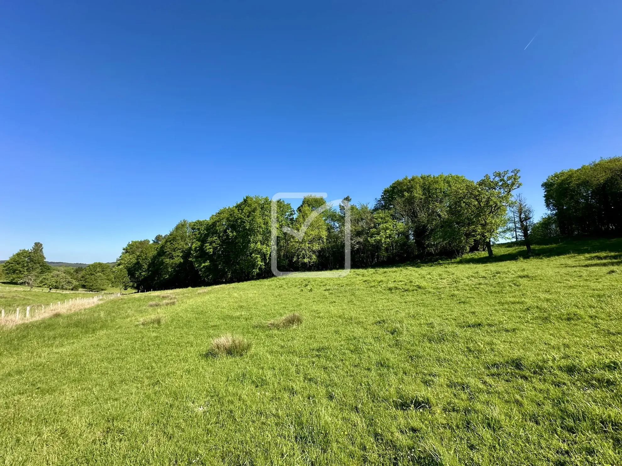 Superbe propriété agricole de 10 hectares avec lac et terre constructible à Sarlat-la-Canéda 