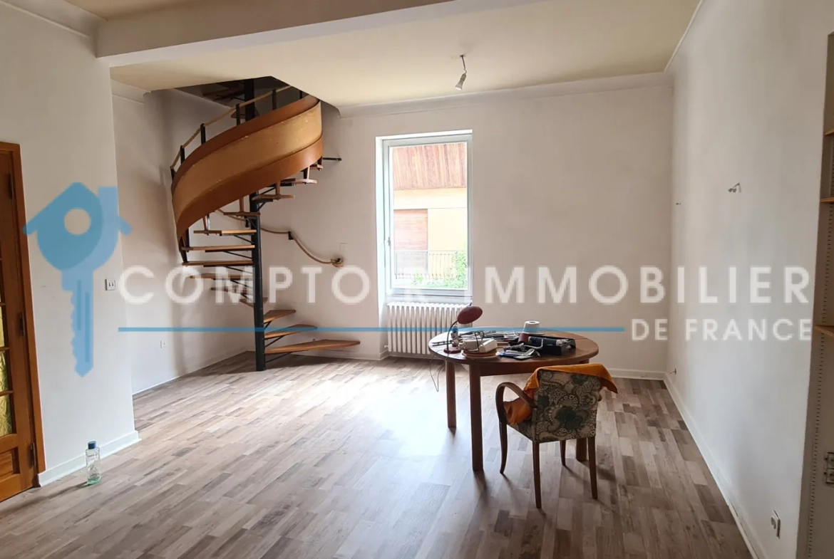 Maison de 165 m² avec studios indépendants à Valence, investissement idéal 
