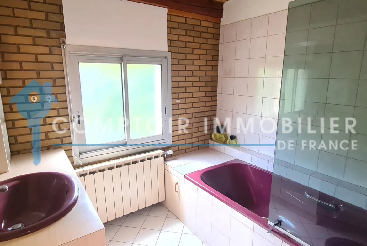 Maison de 165 m² avec studios indépendants à Valence, investissement idéal 