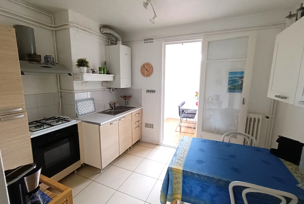 À vendre appartement T3 de 60 m² à Toulon Serinette avec garage et balcon 