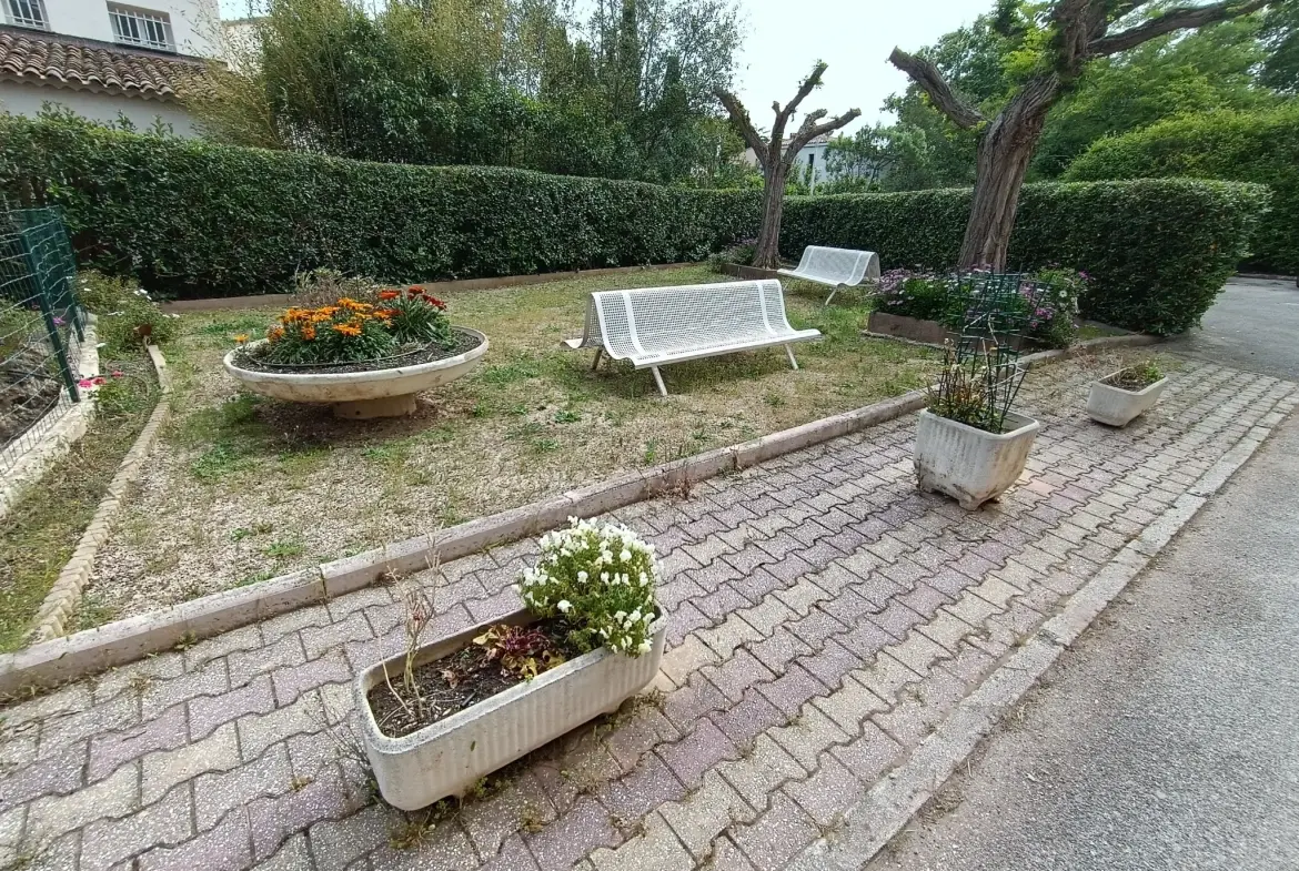 À vendre appartement T3 de 60 m² à Toulon Serinette avec garage et balcon 