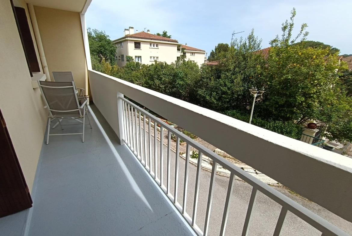 À vendre appartement T3 de 60 m² à Toulon Serinette avec garage et balcon 
