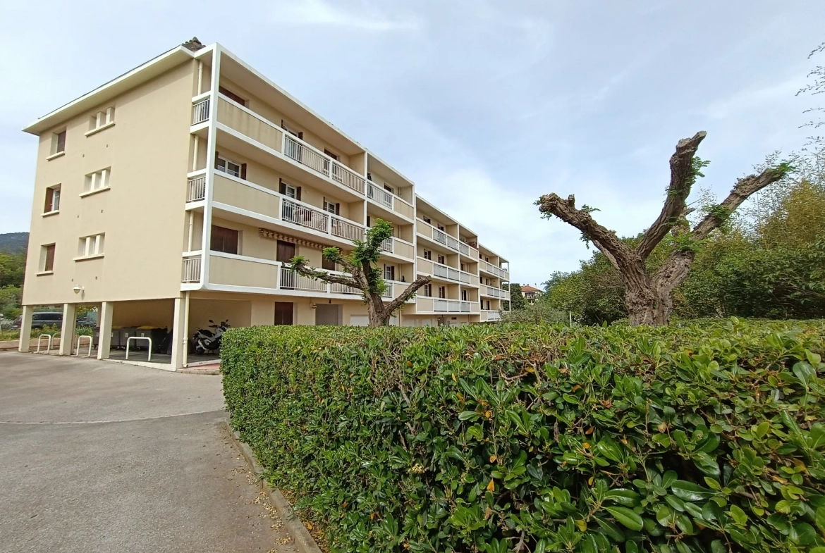 À vendre appartement T3 de 60 m² à Toulon Serinette avec garage et balcon 