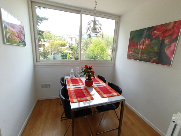 À vendre appartement T3 de 60 m² à Toulon Serinette avec garage et balcon 