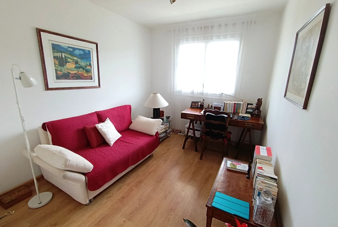 À vendre appartement T3 de 60 m² à Toulon Serinette avec garage et balcon 