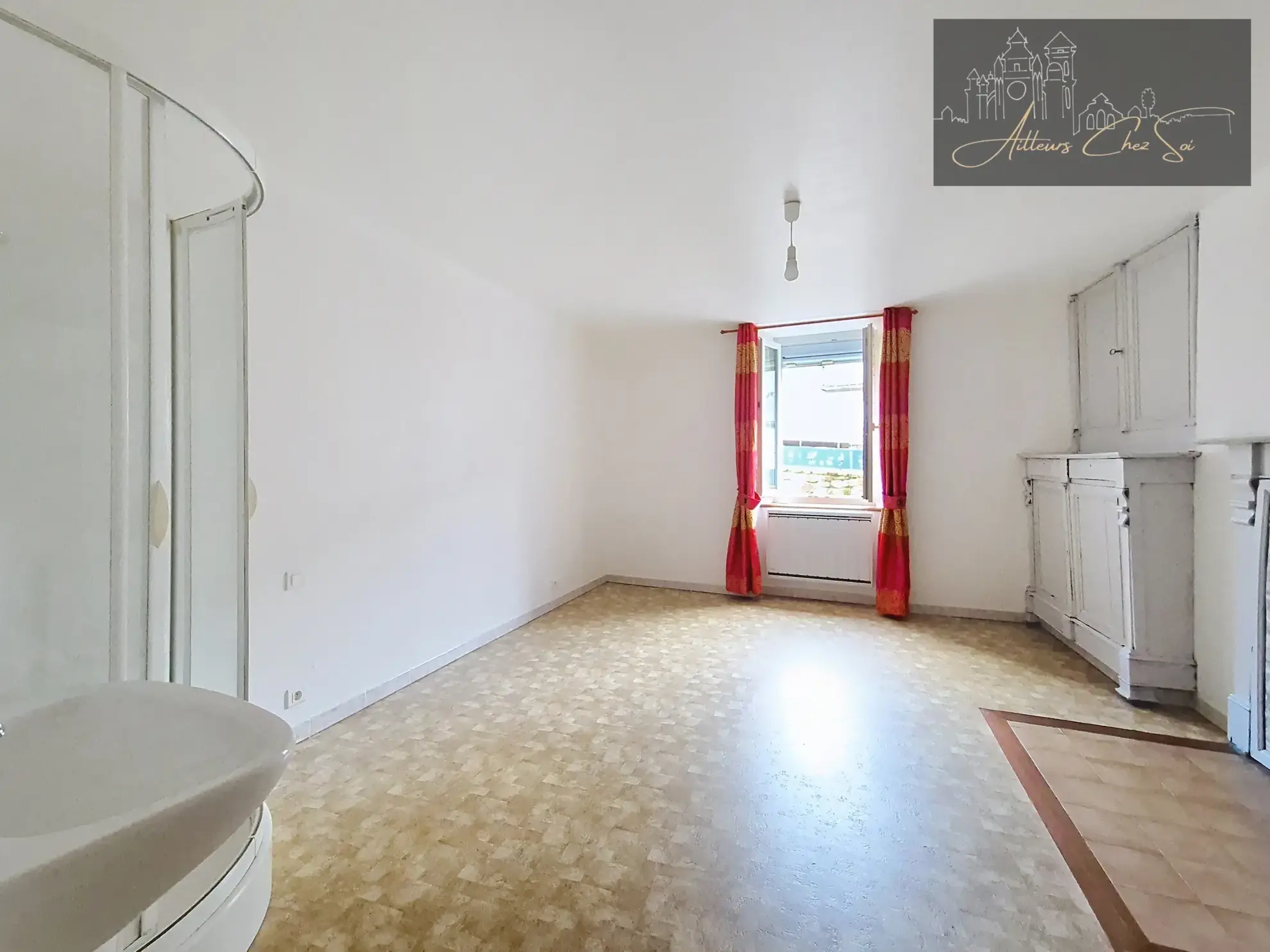 Maison de village en pierre de 164 m² avec jardin et garage à Salmiech 