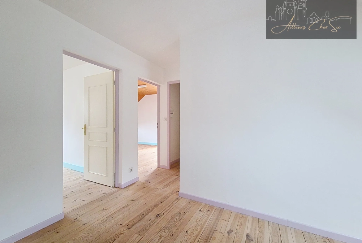 Maison de village en pierre de 164 m² avec jardin et garage à Salmiech 