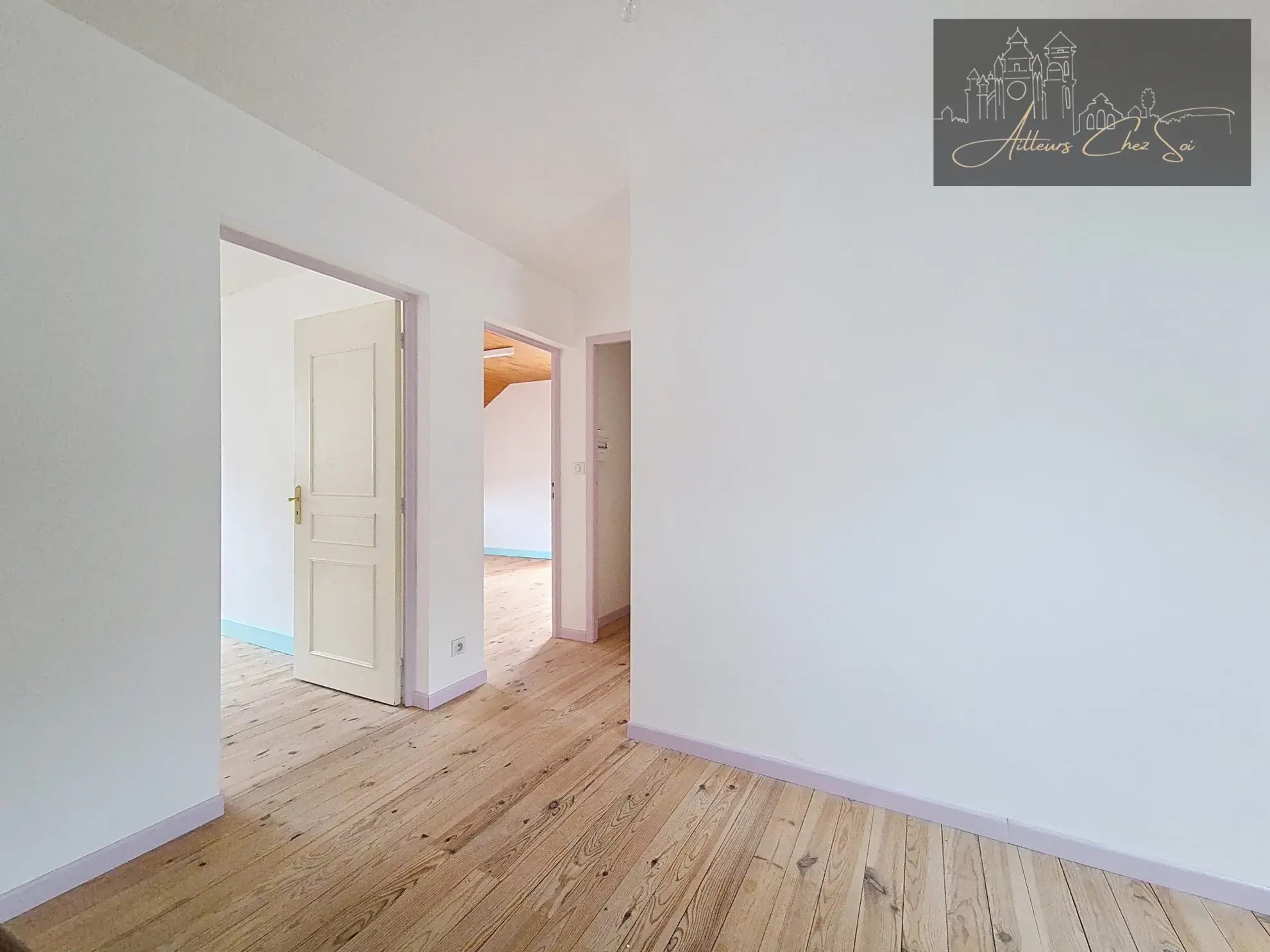 Maison de village en pierre de 164 m² avec jardin et garage à Salmiech 
