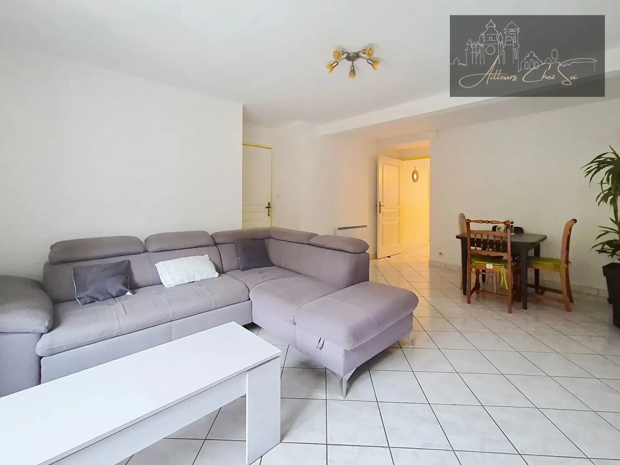 Maison de village en pierre de 164 m² avec jardin et garage à Salmiech 