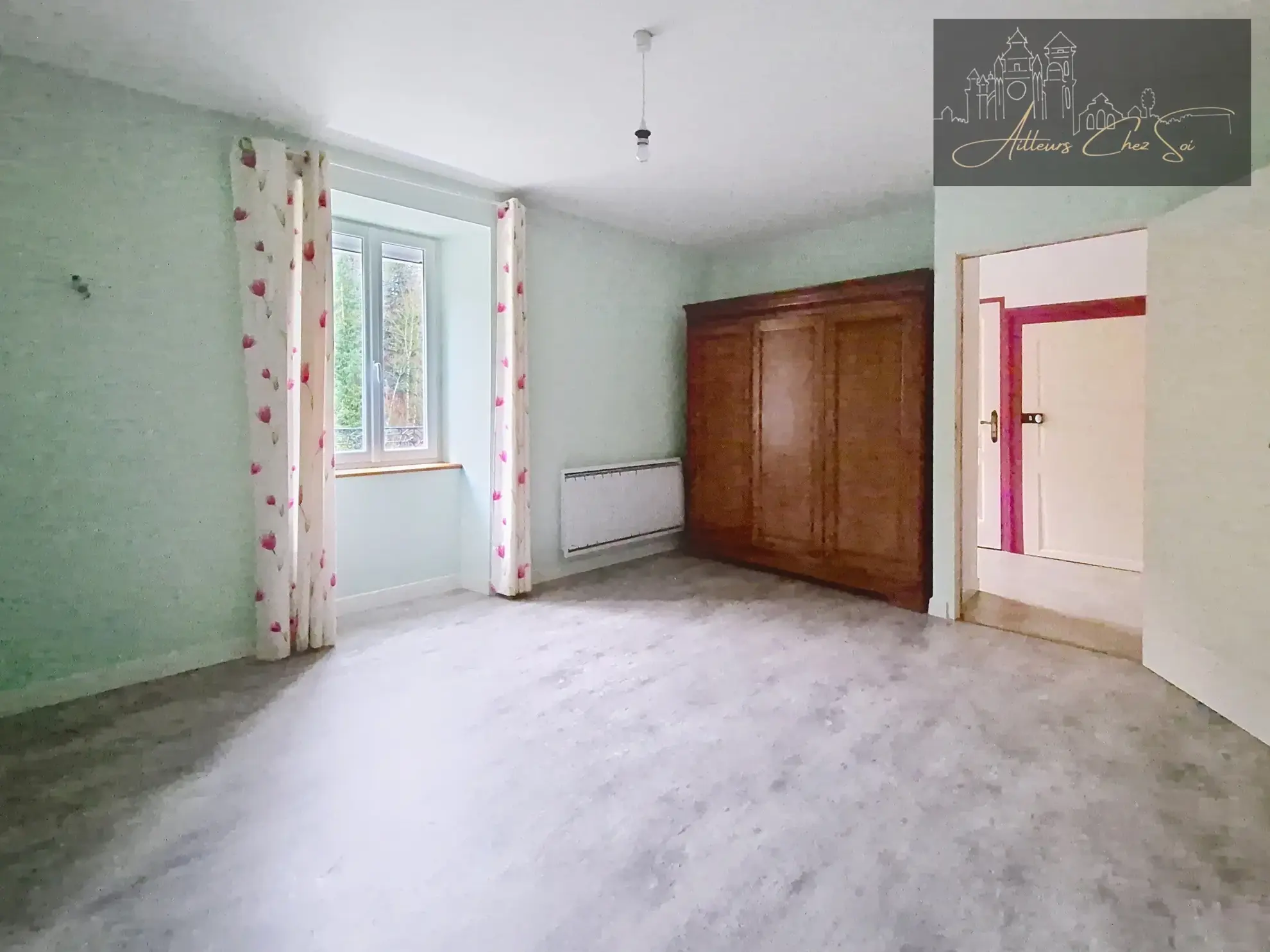 Maison de village en pierre de 164 m² avec jardin et garage à Salmiech 