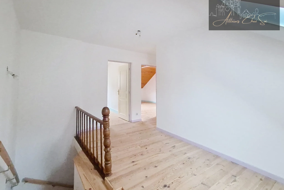 Maison de village en pierre de 164 m² avec jardin et garage à Salmiech 