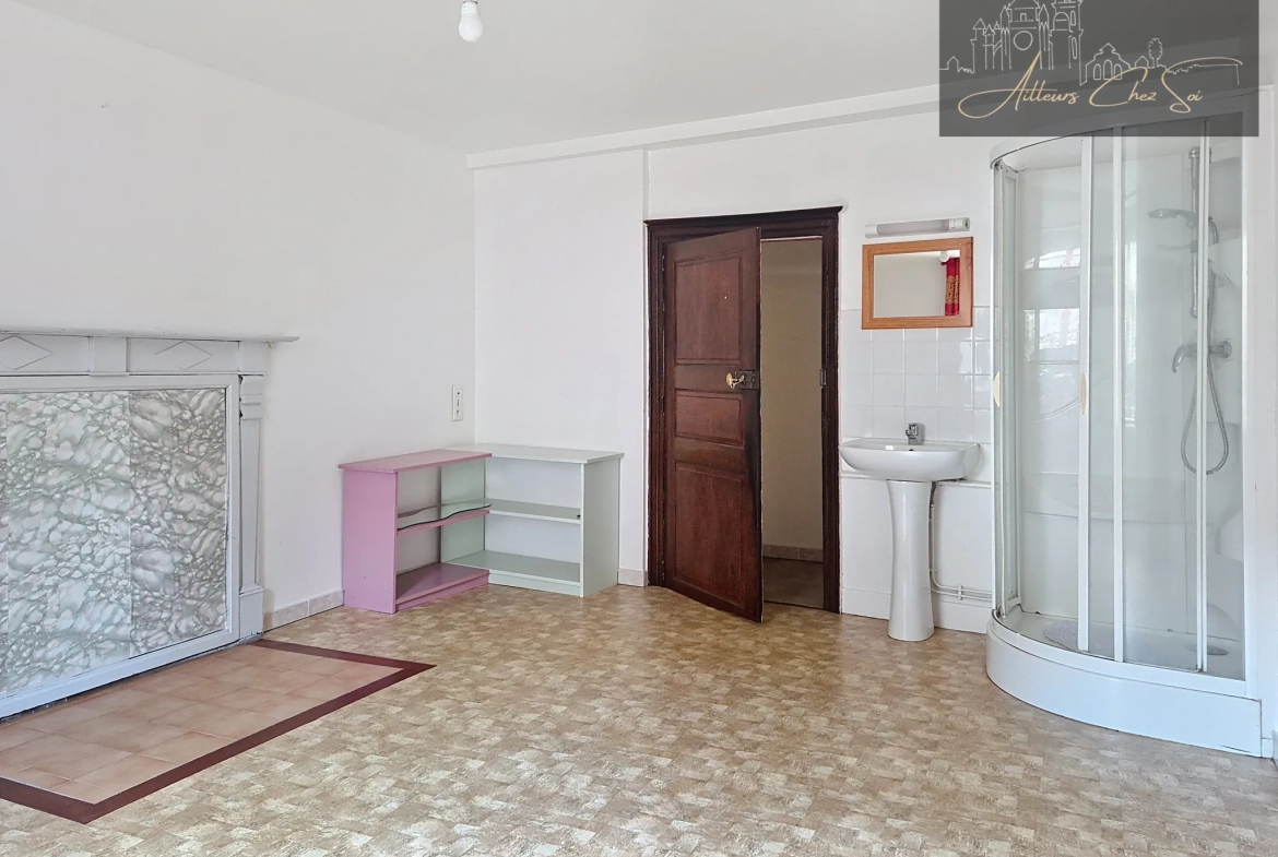 Maison de village en pierre de 164 m² avec jardin et garage à Salmiech 