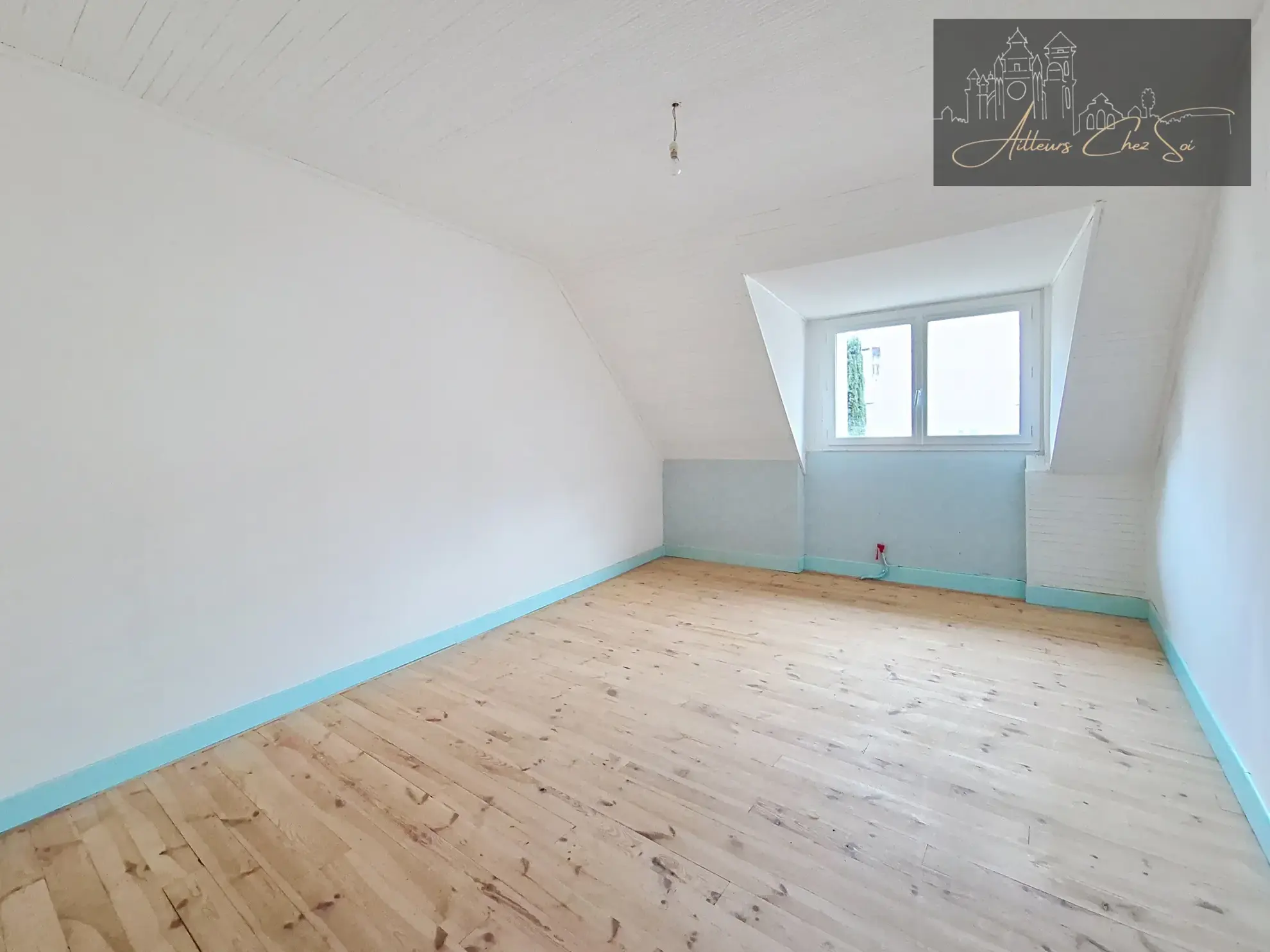 Maison de village en pierre de 164 m² avec jardin et garage à Salmiech 