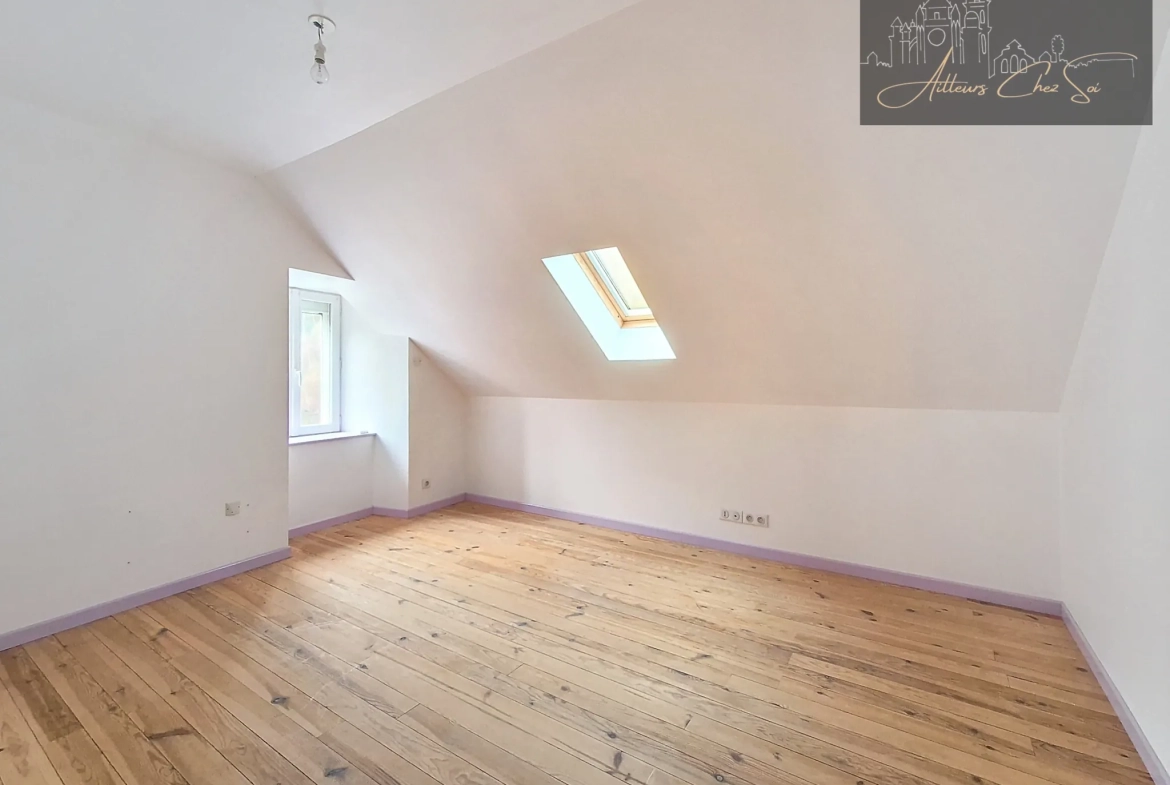 Maison de village en pierre de 164 m² avec jardin et garage à Salmiech 