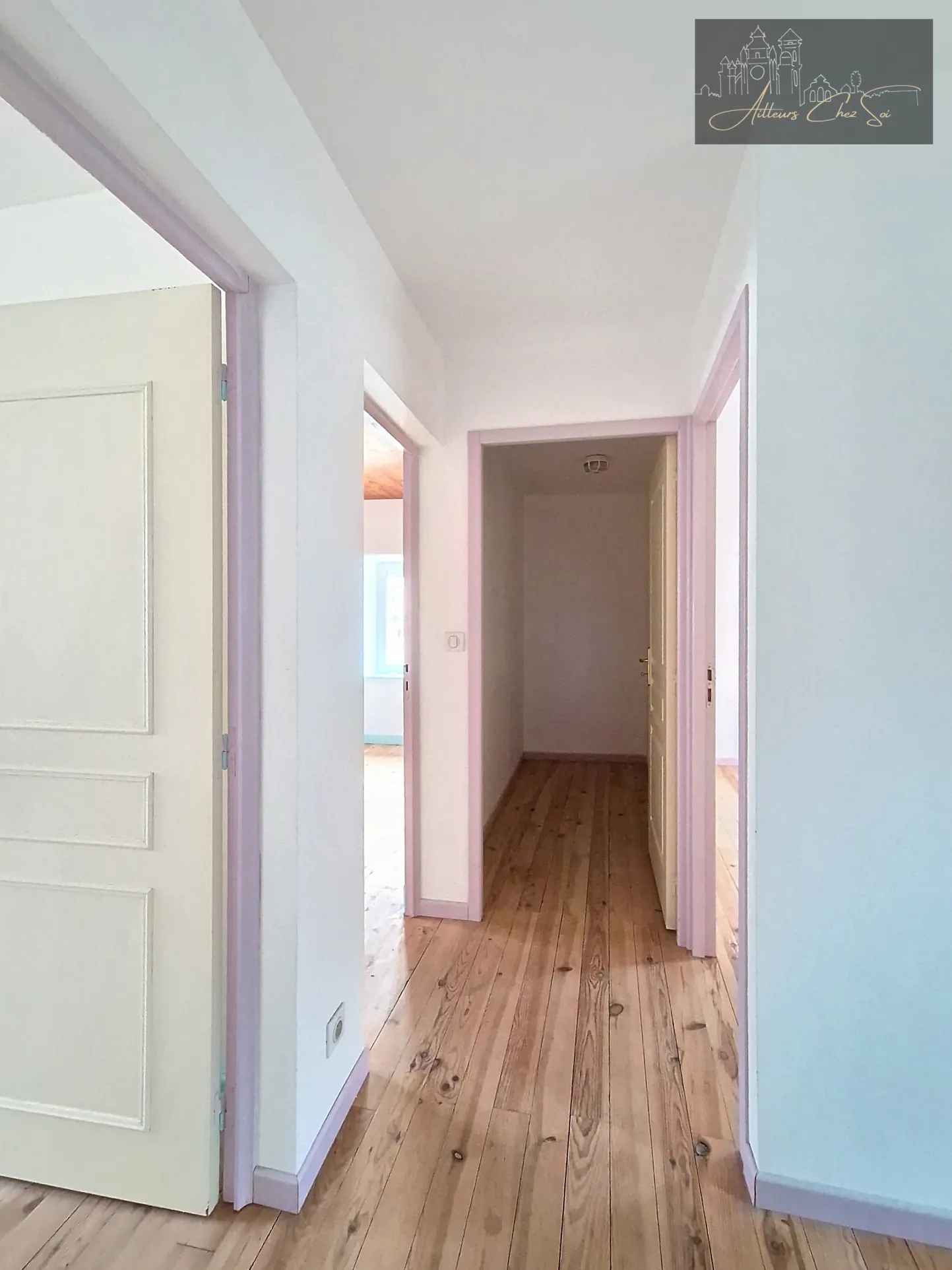 Maison de village en pierre de 164 m² avec jardin et garage à Salmiech 