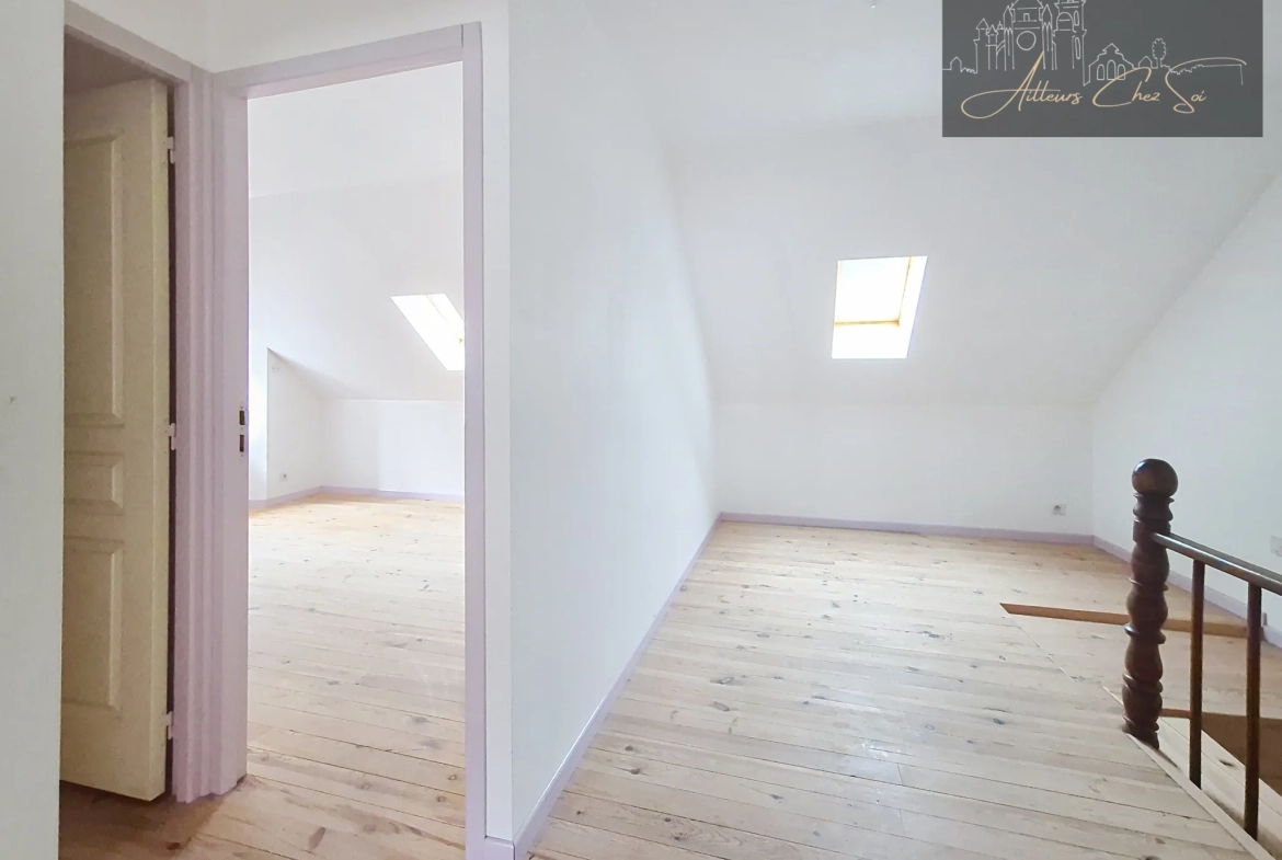 Maison de village en pierre de 164 m² avec jardin et garage à Salmiech 