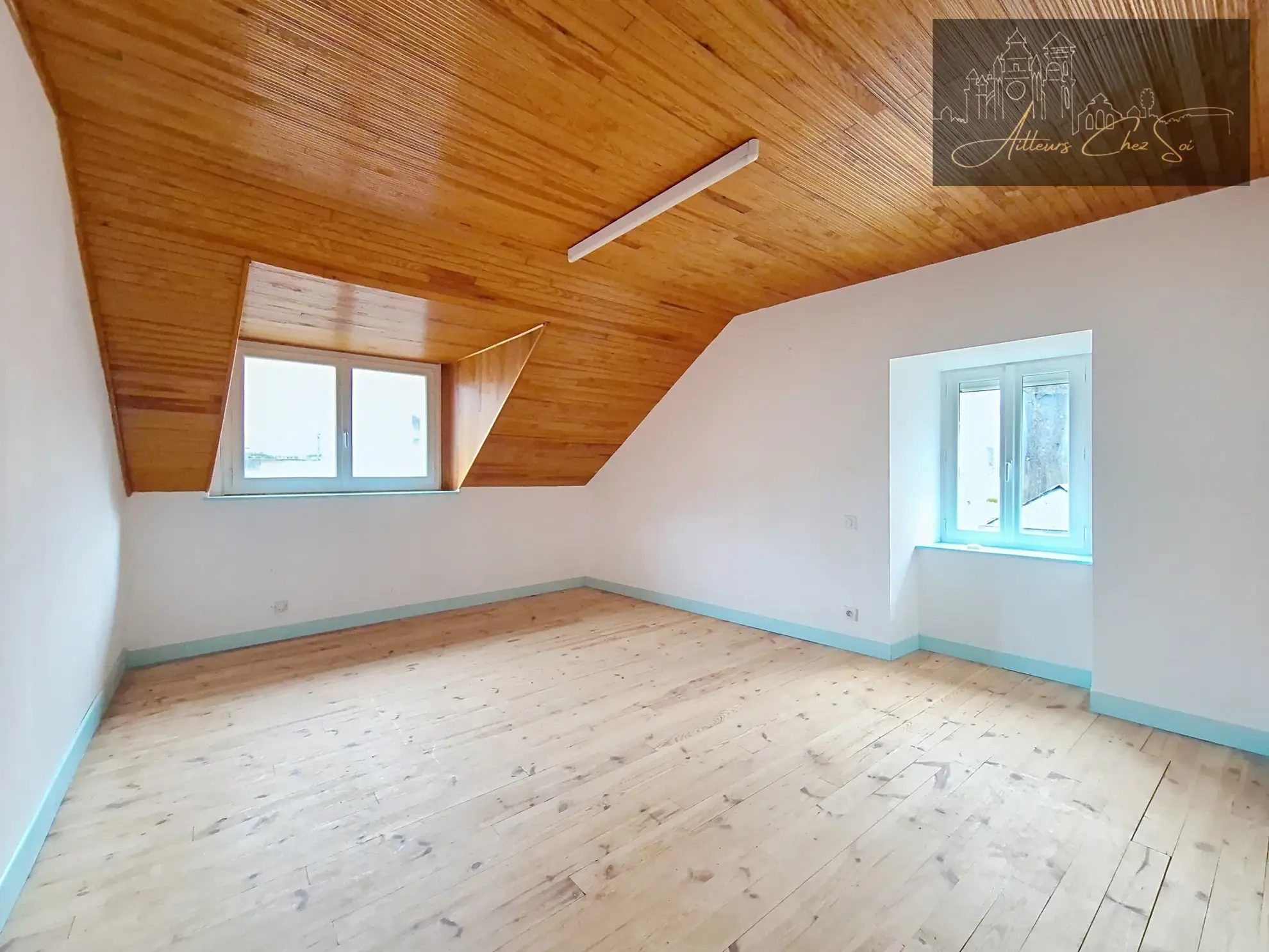 Maison de village en pierre de 164 m² avec jardin et garage à Salmiech 
