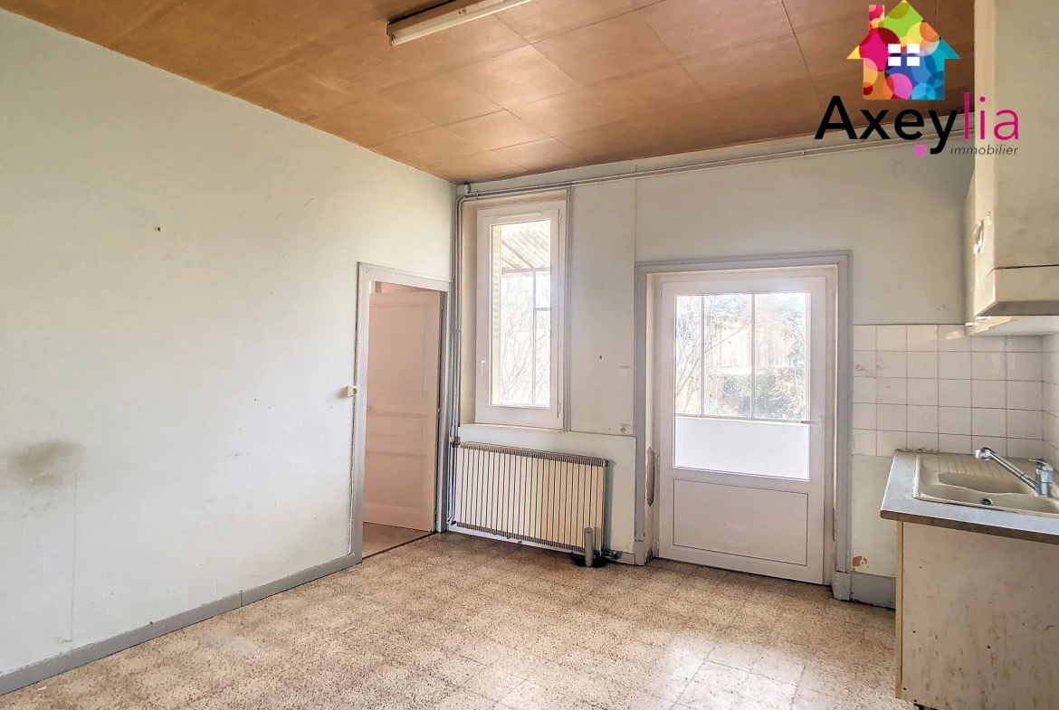 Maison à rénover de 110 m² avec dépendances et grand terrain à Mably 