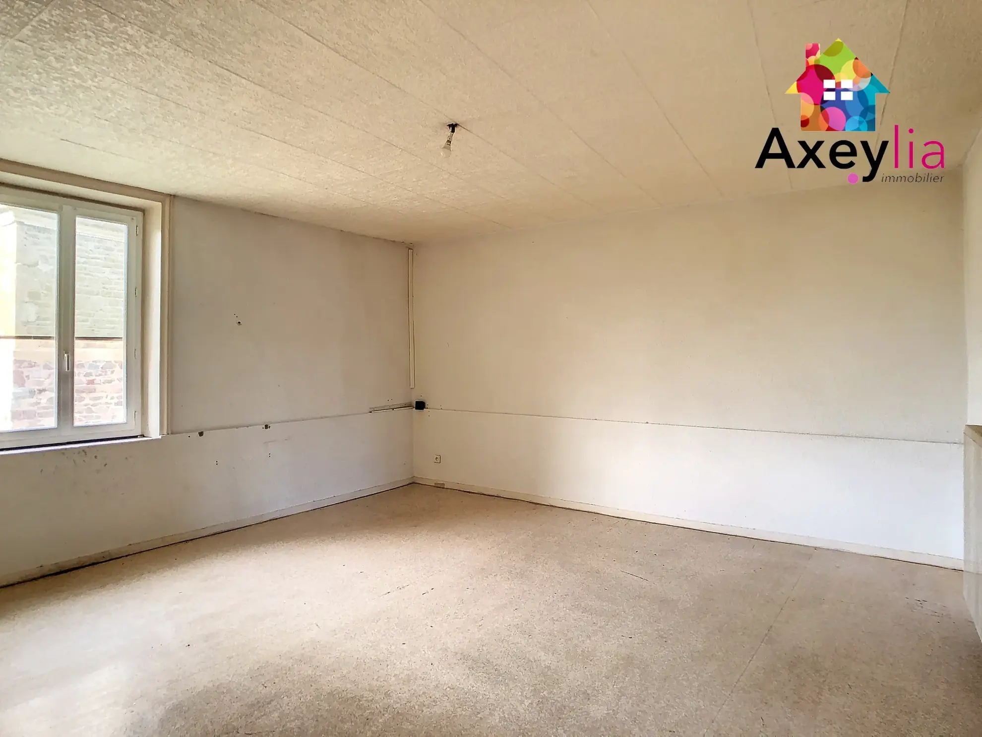 Maison à rénover de 110 m² avec dépendances et grand terrain à Mably 