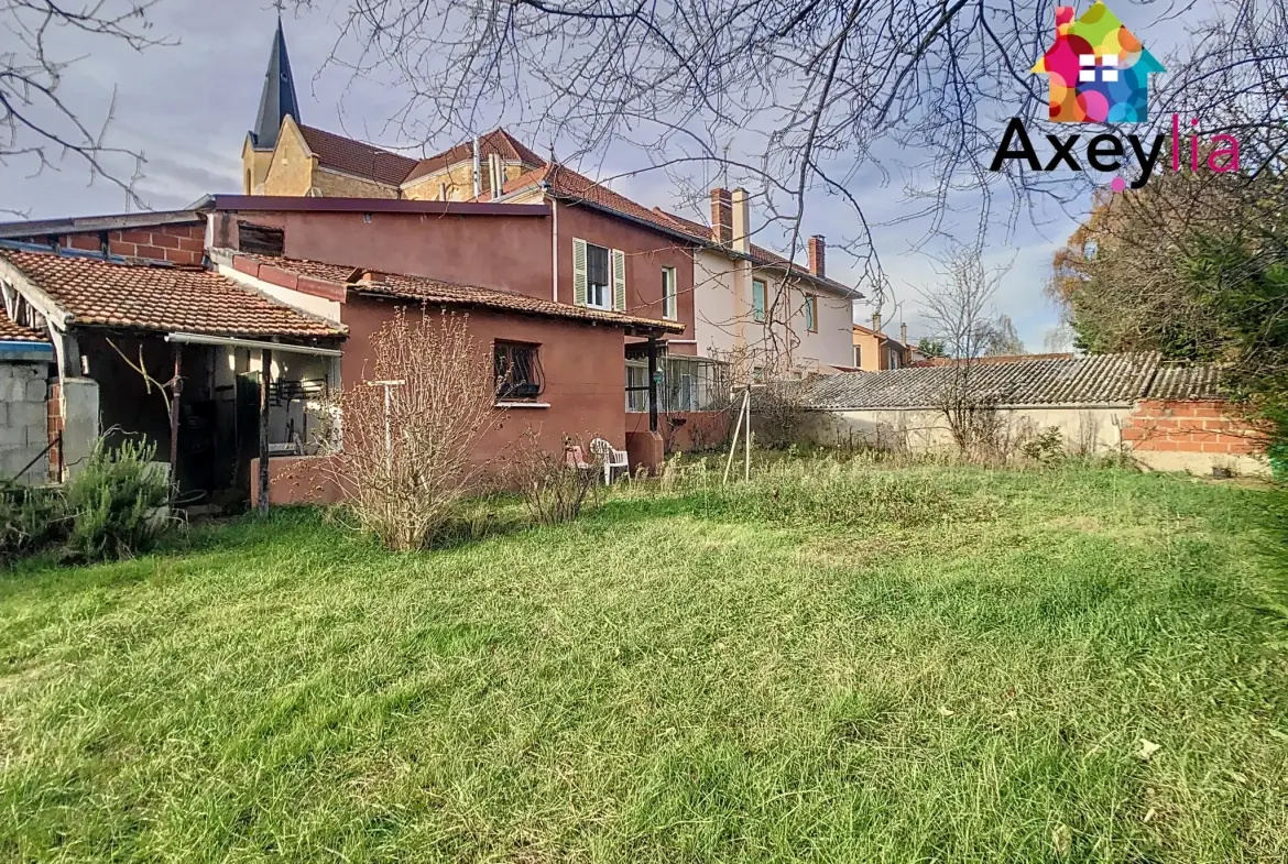 Maison à rénover de 110 m² avec dépendances et grand terrain à Mably 
