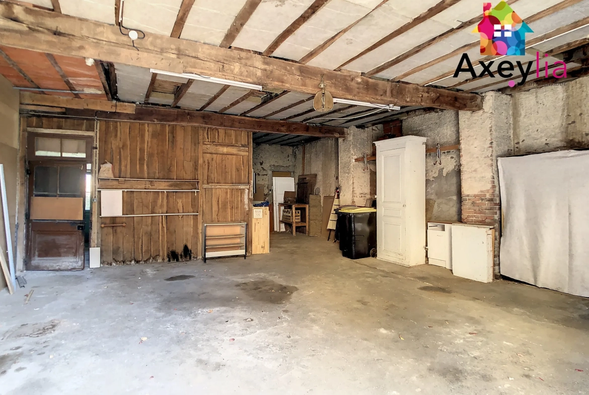 Maison à rénover de 110 m² avec dépendances et grand terrain à Mably 