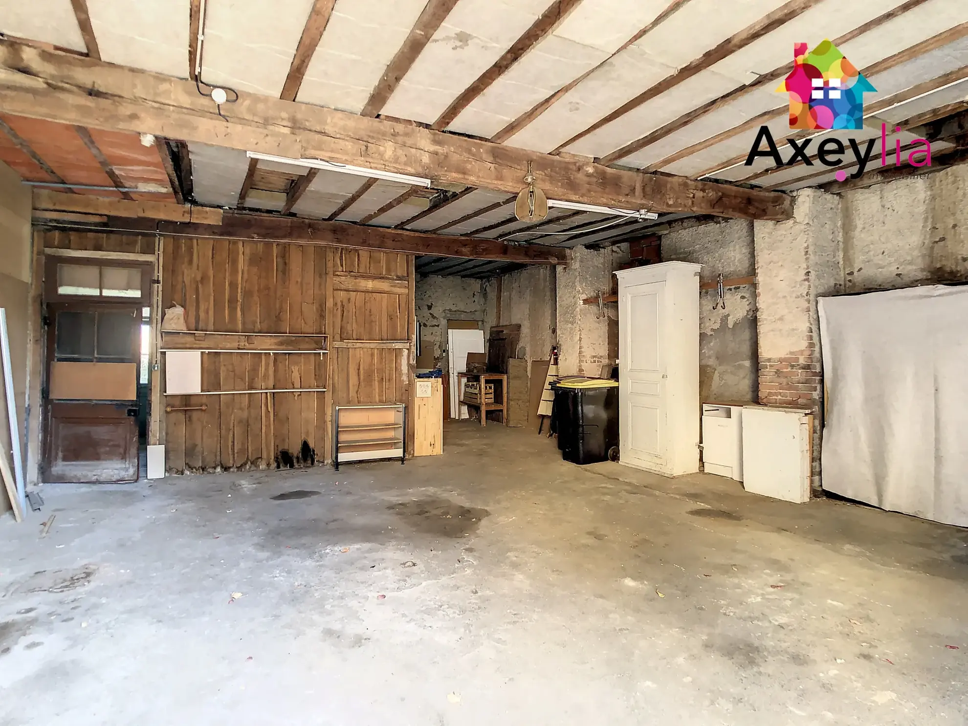 Maison à rénover de 110 m² avec dépendances et grand terrain à Mably 