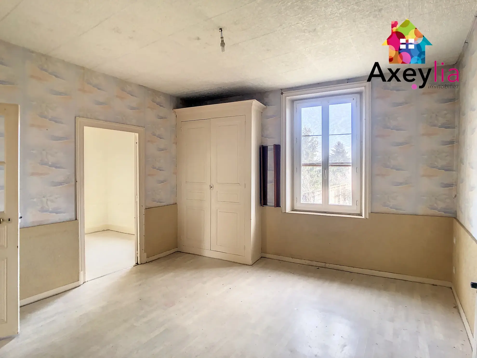 Maison à rénover de 110 m² avec dépendances et grand terrain à Mably 
