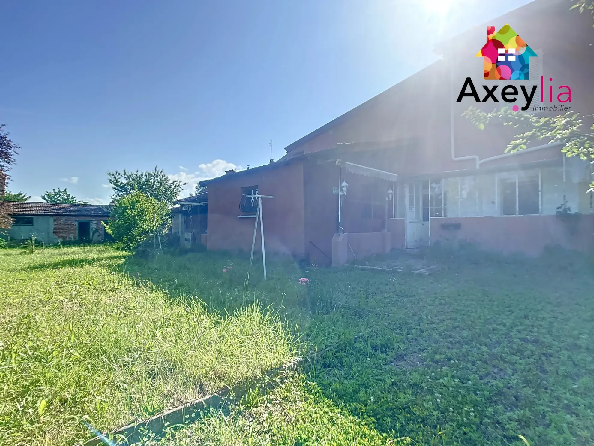 Maison à rénover de 110 m² avec dépendances et grand terrain à Mably 