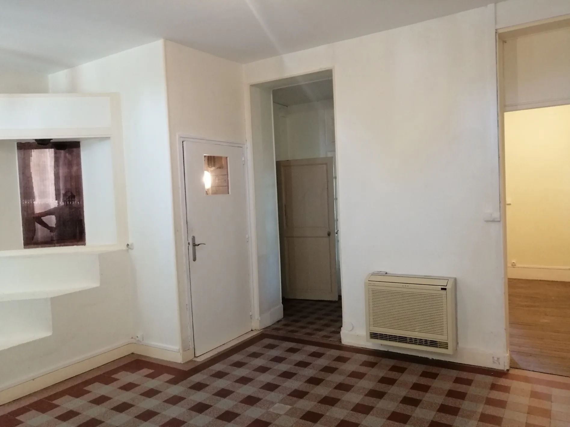 Immeuble à Nevers avec 4 appartements, jardin et potentiel locatif élevé 