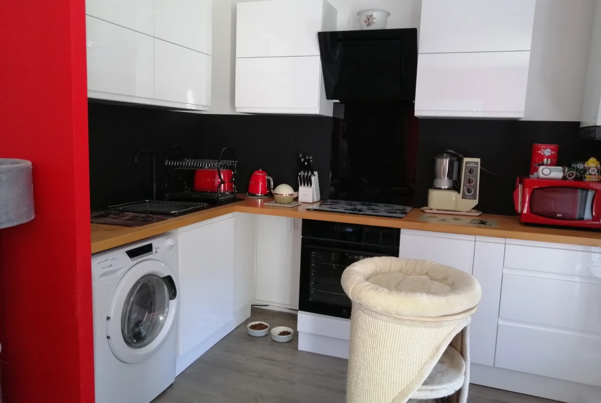 Immeuble à Nevers avec 4 appartements, jardin et potentiel locatif élevé 