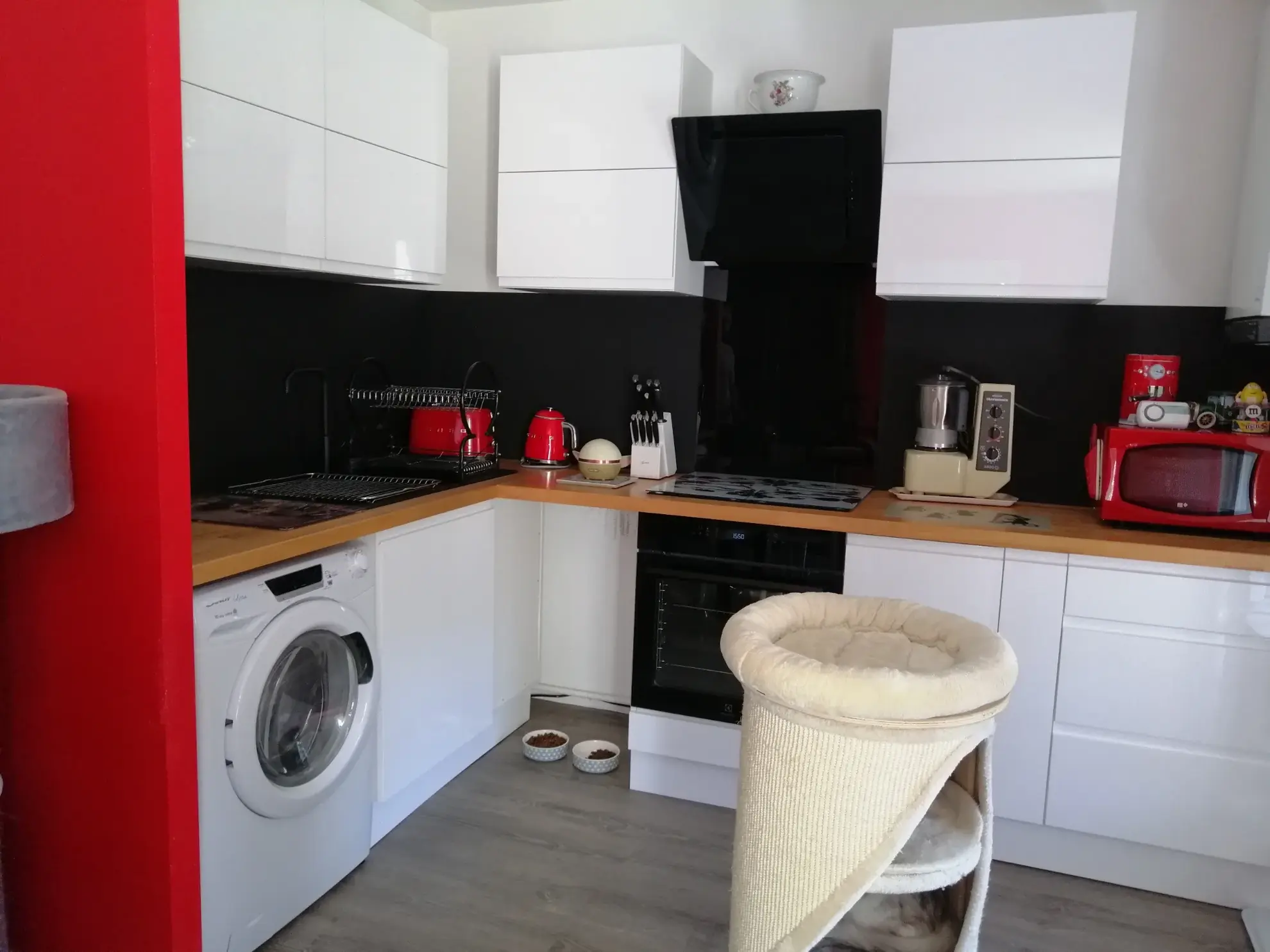 Immeuble à Nevers avec 4 appartements, jardin et potentiel locatif élevé 