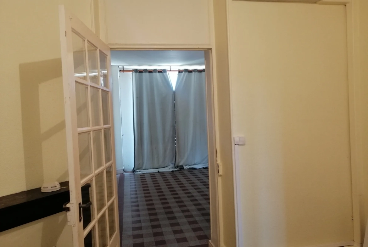Immeuble à Nevers avec 4 appartements, jardin et potentiel locatif élevé 