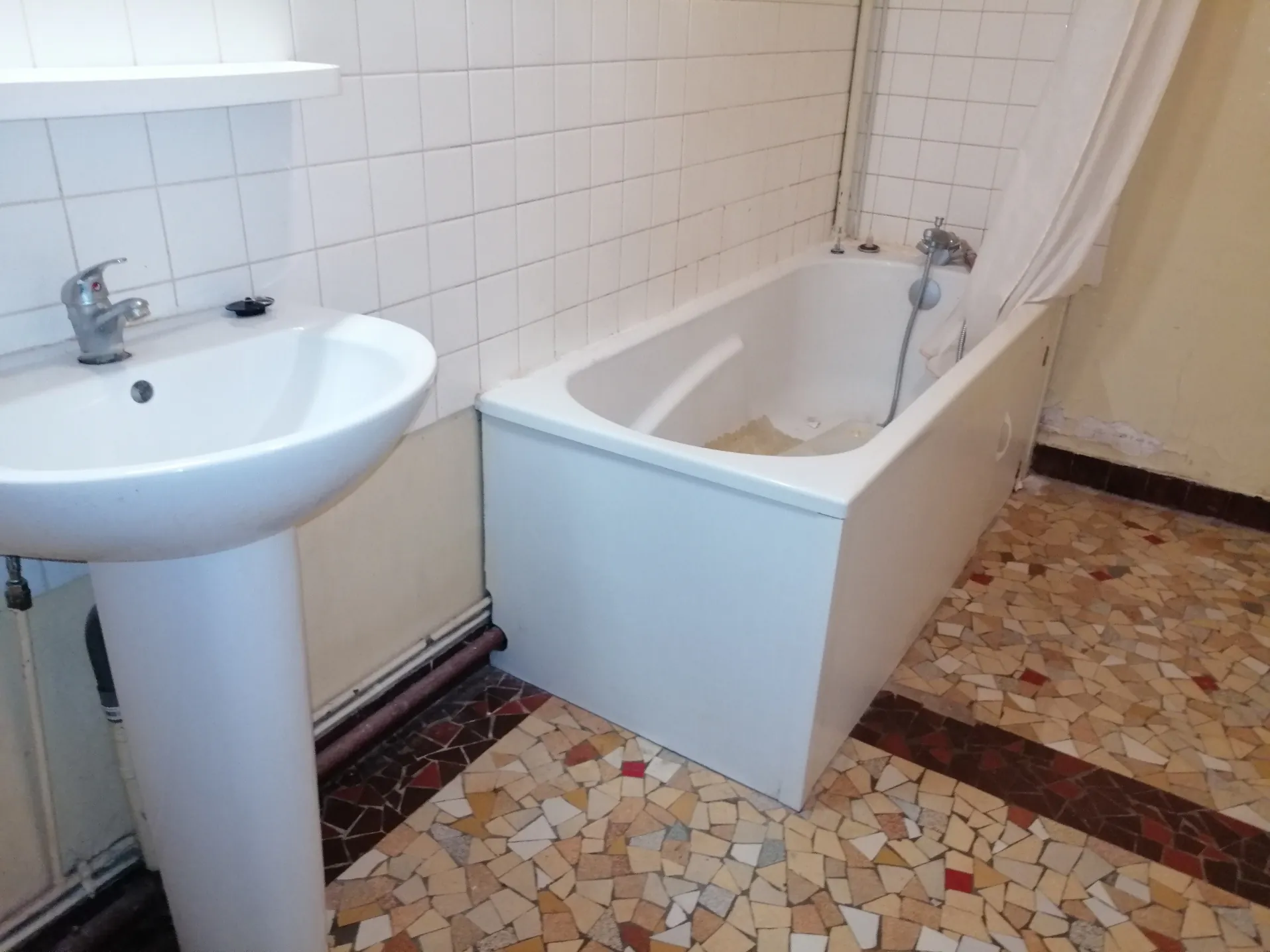 Immeuble à Nevers avec 4 appartements, jardin et potentiel locatif élevé 