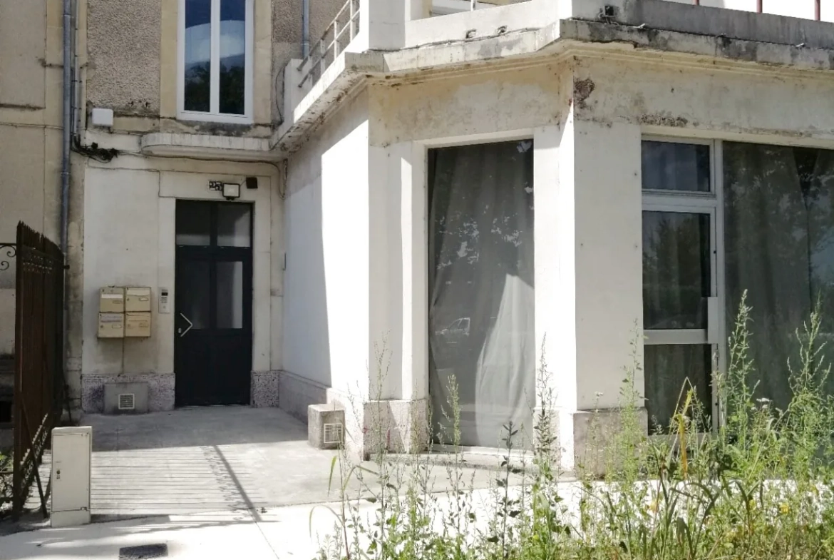 Immeuble à Nevers avec 4 appartements, jardin et potentiel locatif élevé 