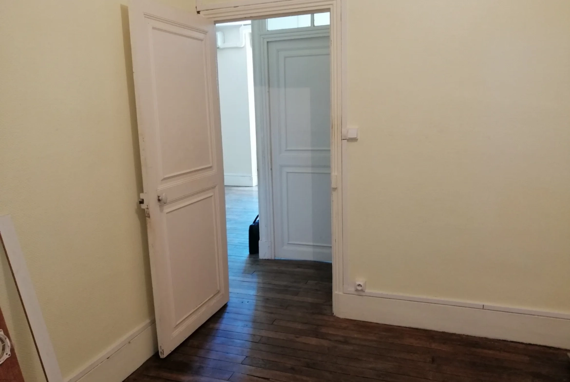 Immeuble à Nevers avec 4 appartements, jardin et potentiel locatif élevé 