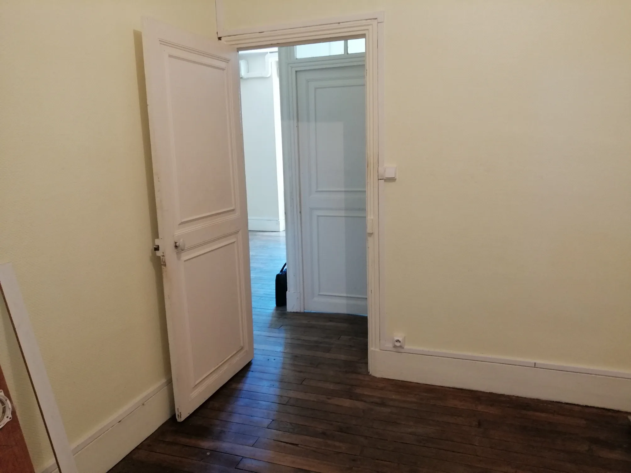 Immeuble à Nevers avec 4 appartements, jardin et potentiel locatif élevé 