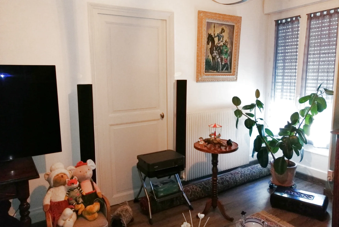 Immeuble à Nevers avec 4 appartements, jardin et potentiel locatif élevé 